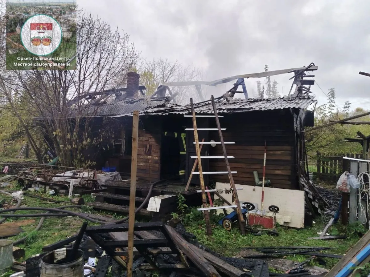В Юрьев-Польском сгорел жилой дом на улице Линейной