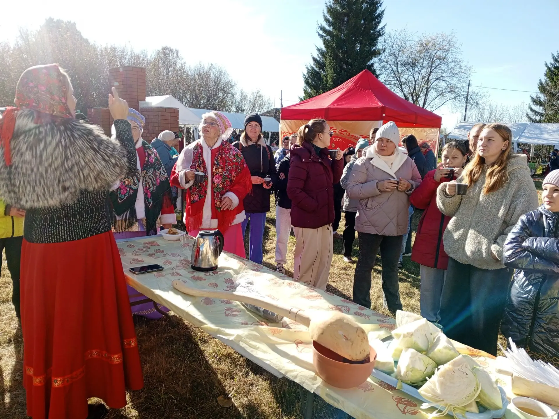 Вот-вот доварится капуста, а пока можно попить ароматного чаю на травах!
