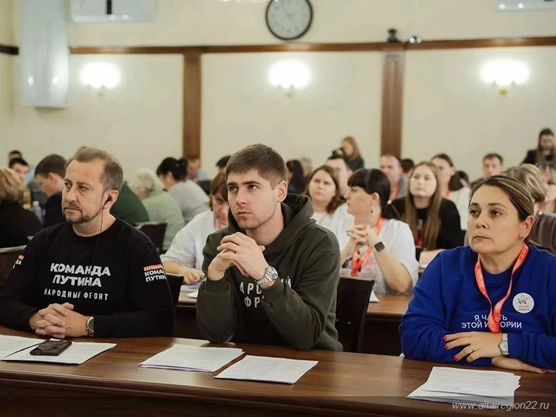 Обсудили патриотизм и молодежную политику на Алтае