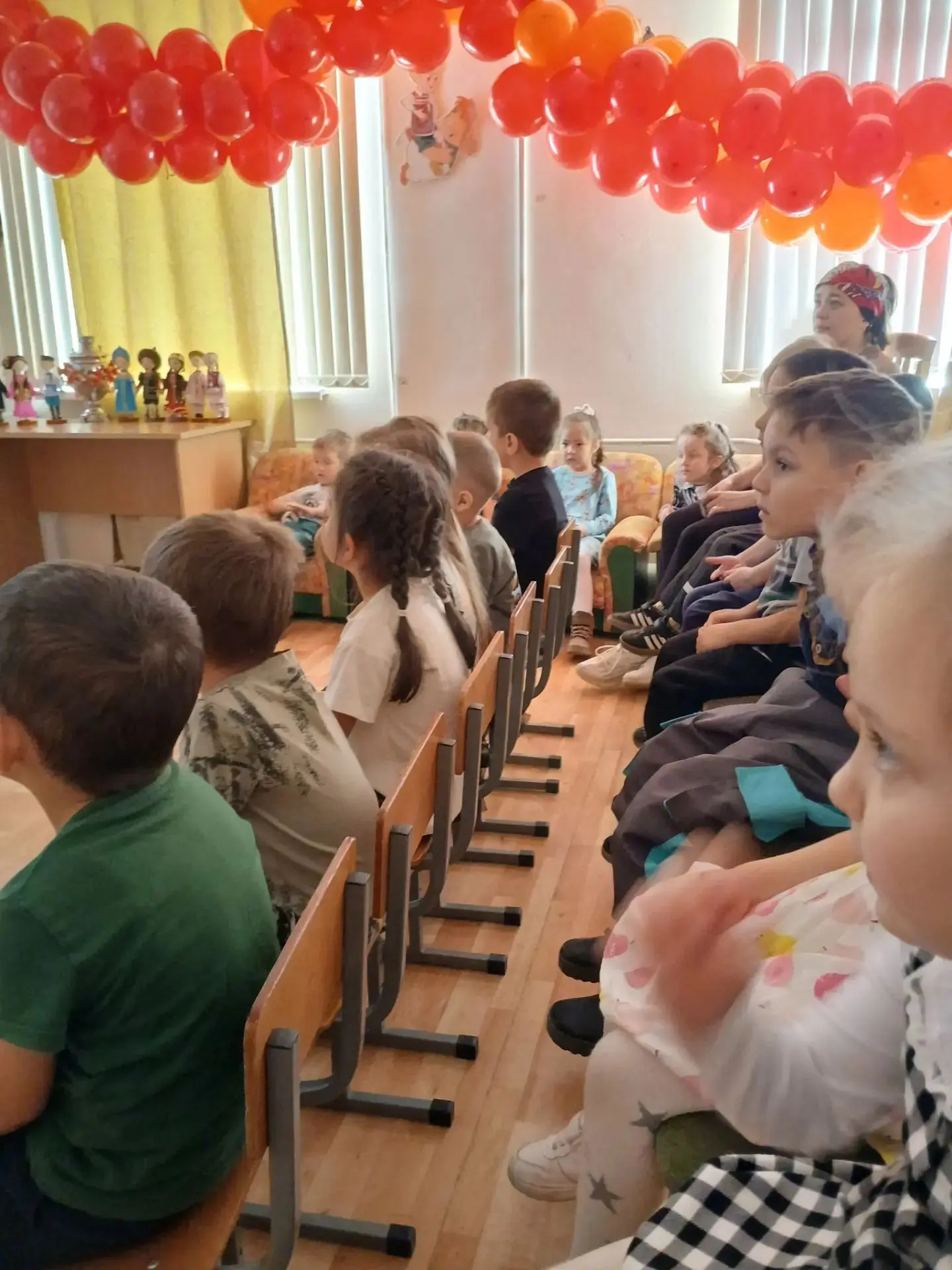 Сегодня 2 старшая группа посетила районную детскую библиотеку.