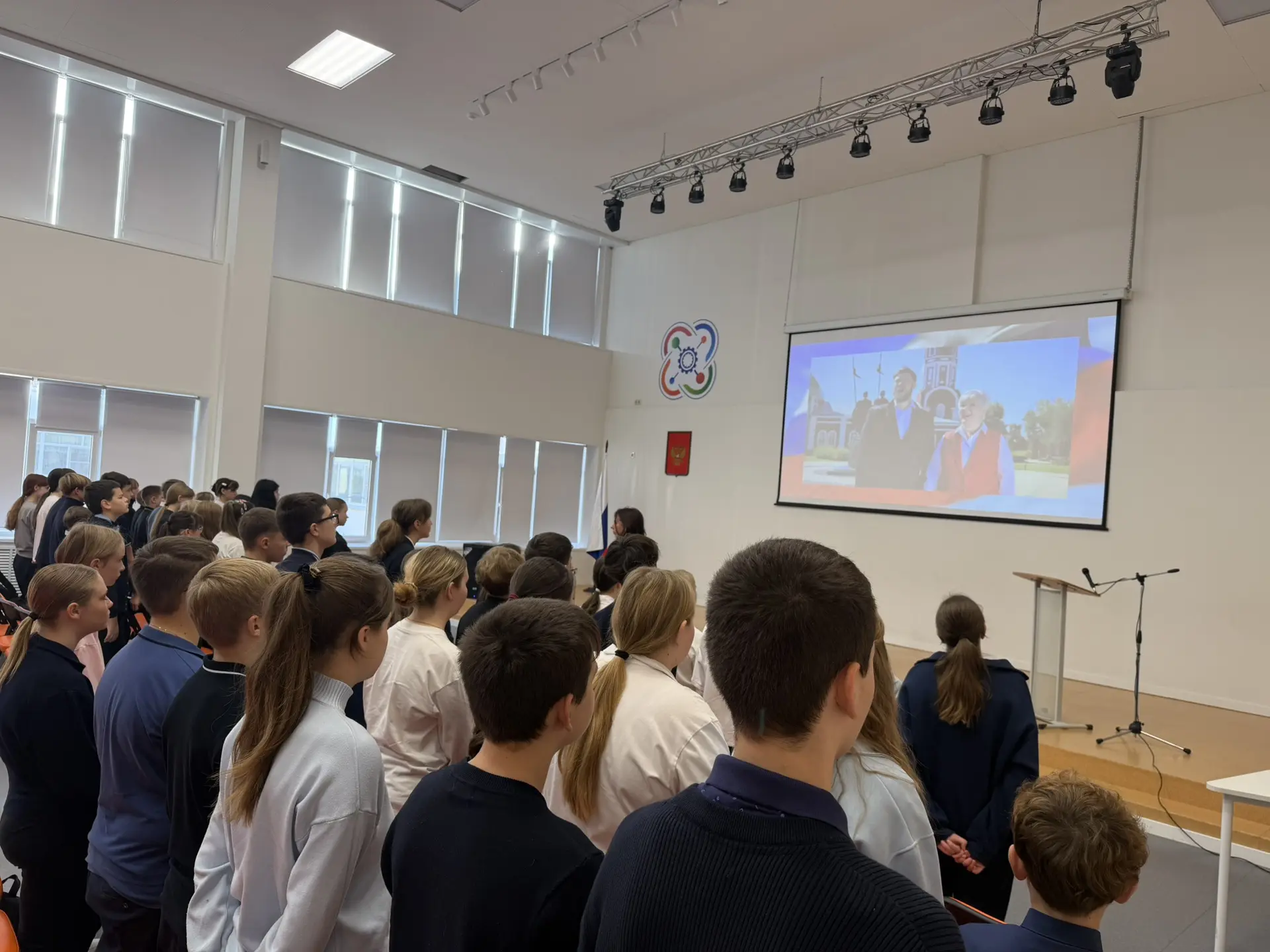 На сегодняшней линейке были подведены итоги прошедшей недели. В соревнованиях по настол...