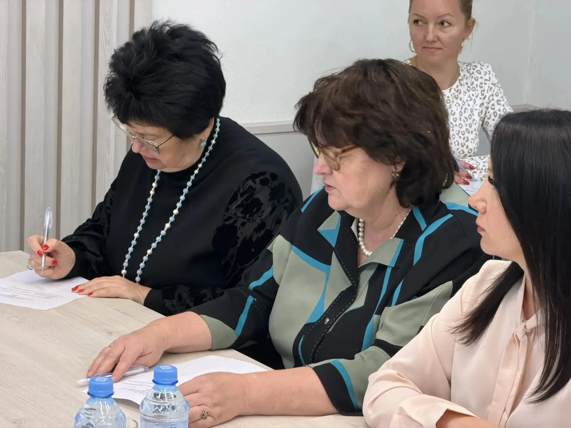 Заседание комитета по социальным вопросам состоялось сегодня в здании окружной админист...
