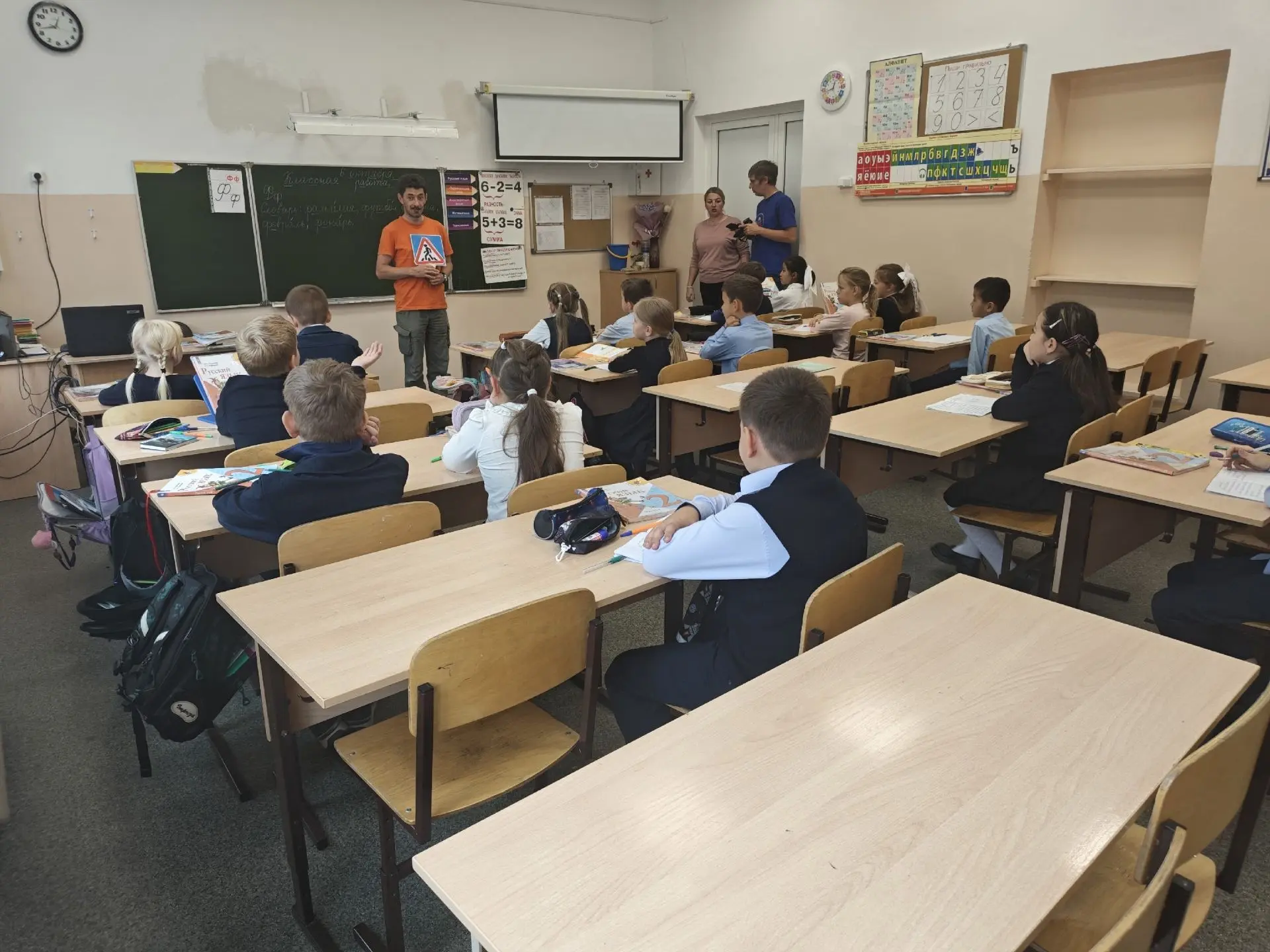 📣 К ученикам нашей школы приходили в гости специалисты по предотвращению детского доро...