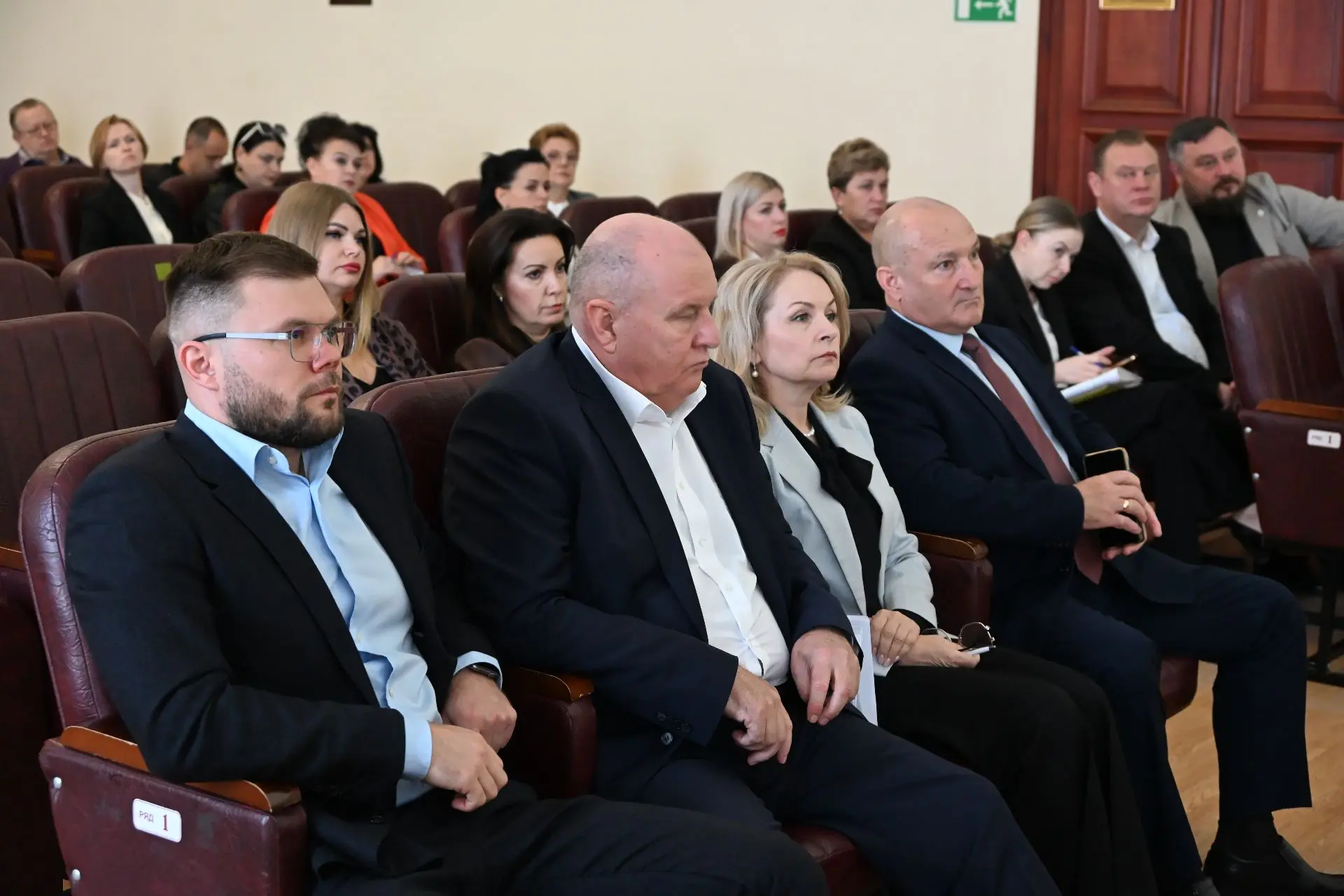 Сегодняшний день начался с аппаратной планерки, чтобы подвести промежуточные итоги теку...