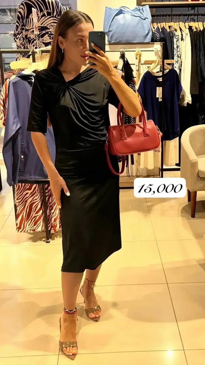 Интересный вариант  черного платья 🤩🖤