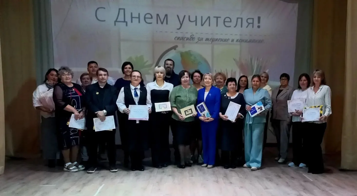 💐С любовью к профессии: в ПДЦ «Ракета» поздравили педагогов нашей школы.