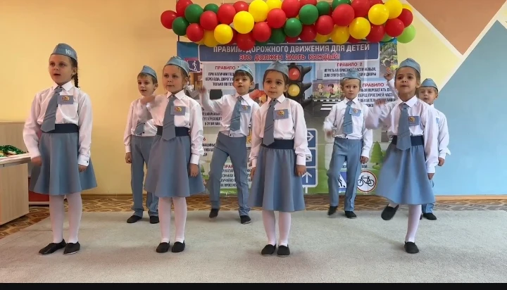 🎉 Поздравляем команду ЮПИД «Дорожный патруль» МБДОУ № 121! 🎉