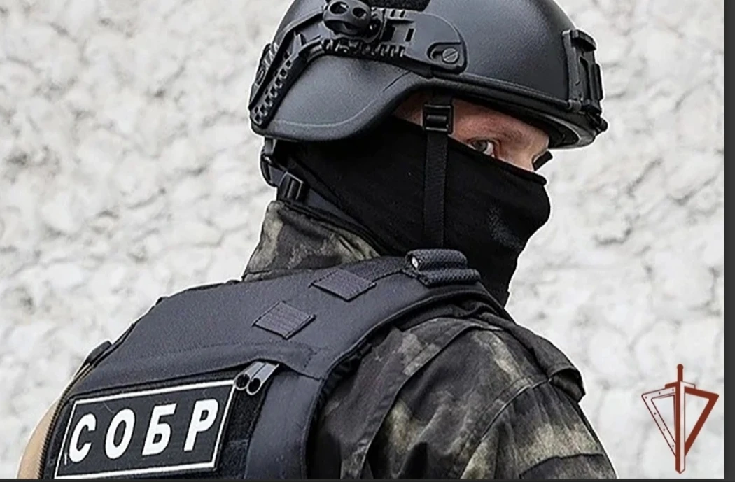 В Черкесске при силовой поддержке СОБР Росгвардии задержан подозреваемый в незаконном о...