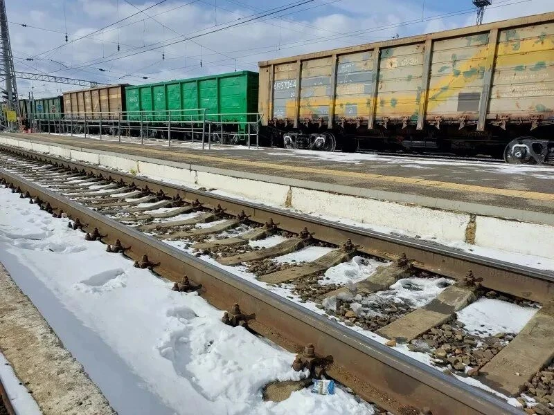 В Красноярском крае грузовой поезд насмерть сбил 38-летнего монтёра пути