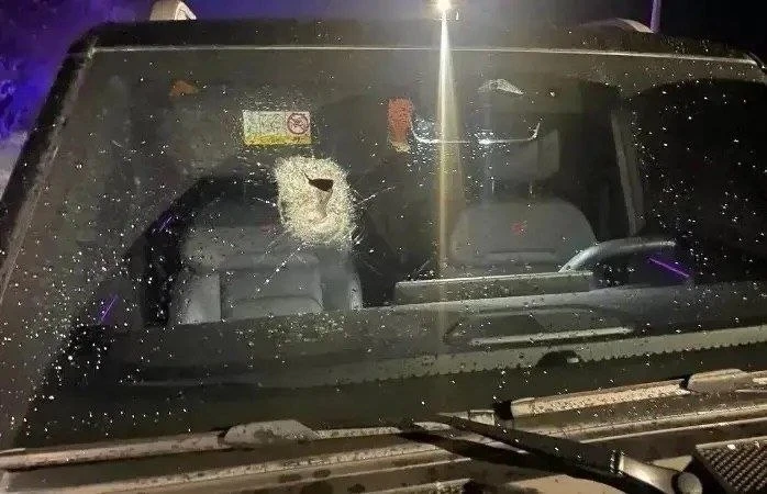 🔪 В Адыгее женщина метнула нож в проезжающую машину, ущерб превысил 120 000 рублей