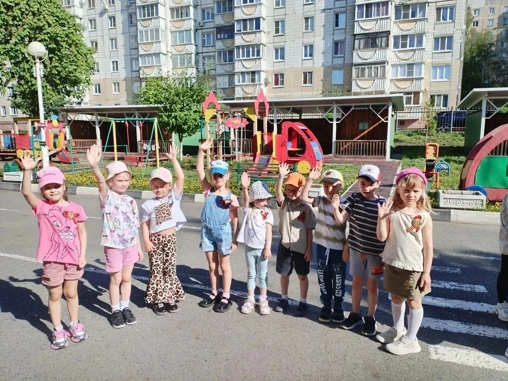 И, наконец, музыкальный подарок от воспитанников старшей группы № 3 «Почемучки» 🎤🎁