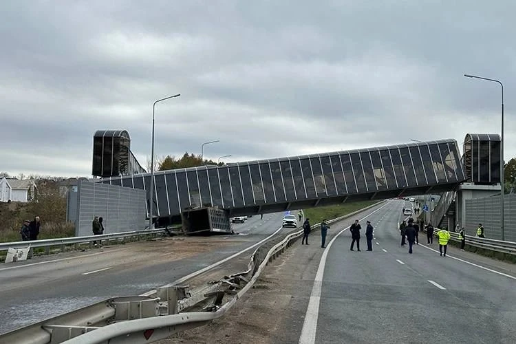 🚧 Надземный переход у Кощаково, который снёс грузовик, восстановят