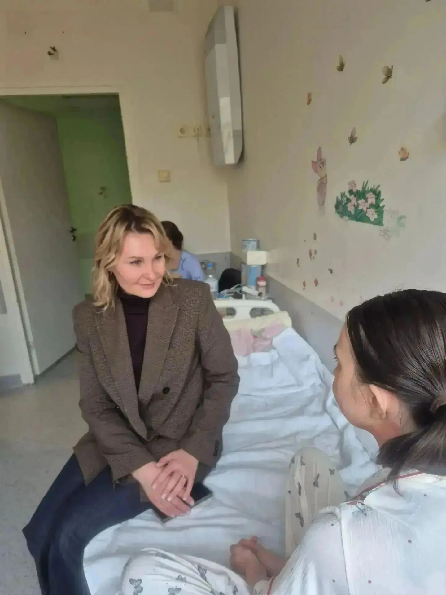 🙏 Врачи отмечают положительную динамику у девочки, раненной при атаке БПЛА на Ульяновс...