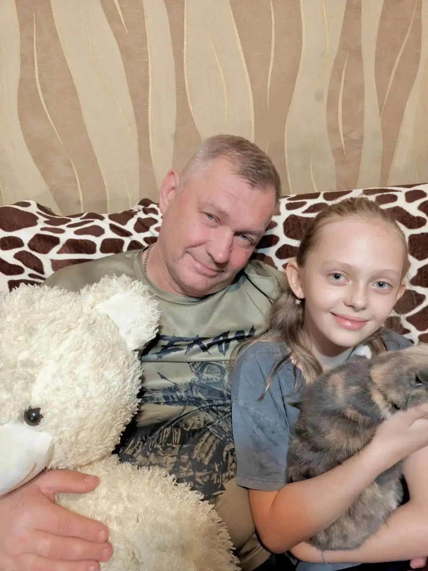 «Счастье — это когда папа рядом. Когда его большая ладонь держит мою маленькую руку.
