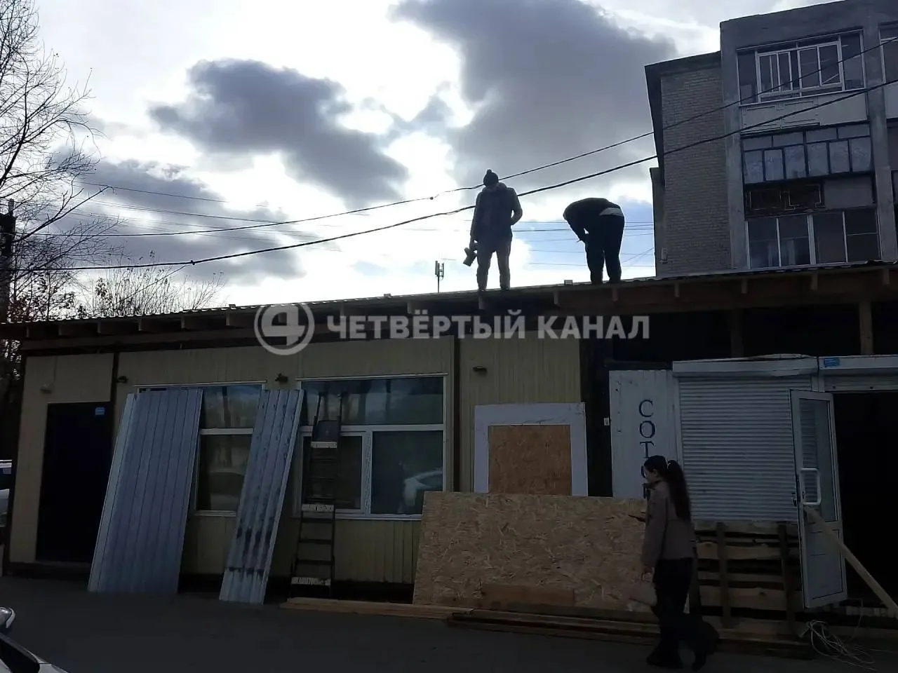 Незаконные ларьки заработали в мкрн Кольцово