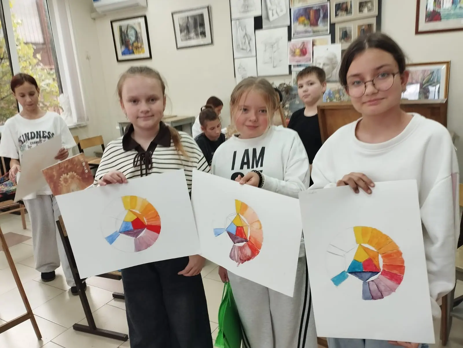 Урок живописи в 1 "Е" классе 🎨