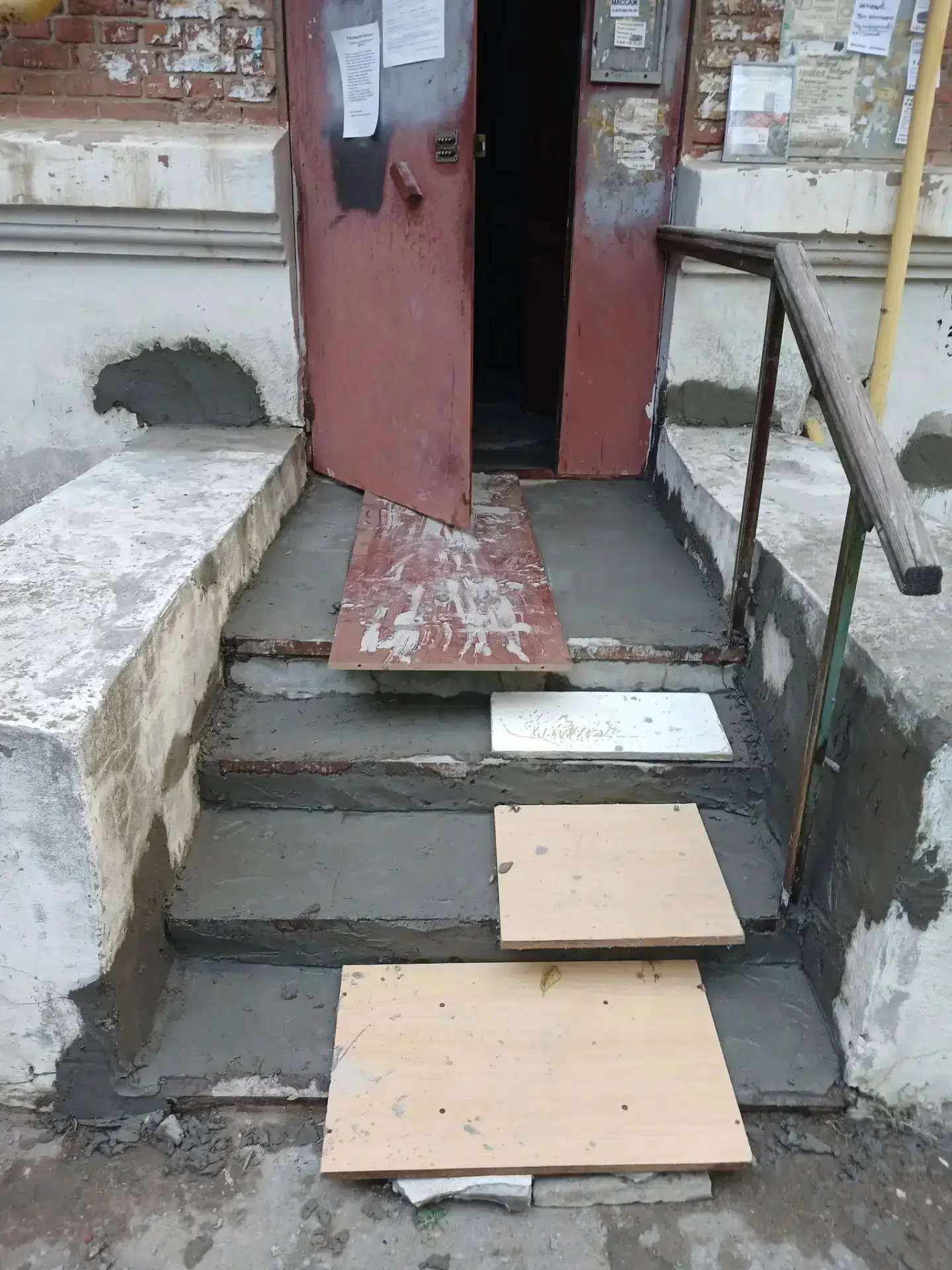 Таращанцев 60 ,3 п. Ремонт ступеней.