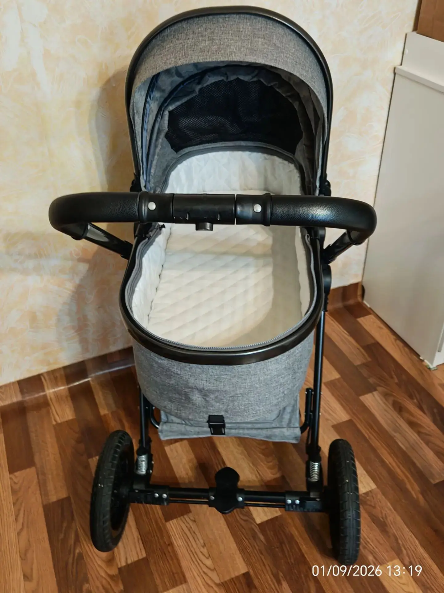 Продам всесезонную коляску бренда "LovaMama".