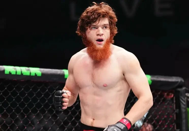 Шара Буллет встретится с экс-чемпионом UFC Исраэлем Адесаньей на турнире в Саудовской А...