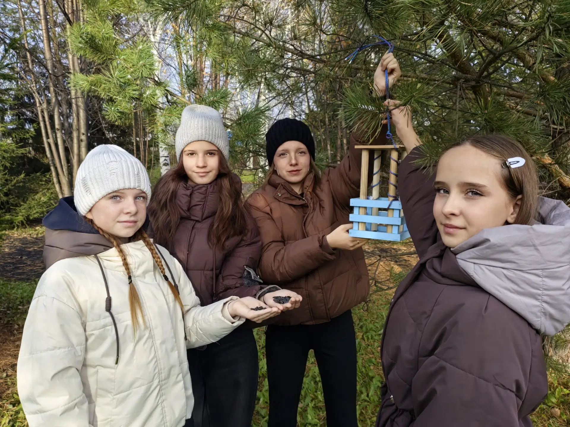 🐦 Мастер-класс «Кормушка для птиц»: Уютная столовая для пернатых открыта! 🌿