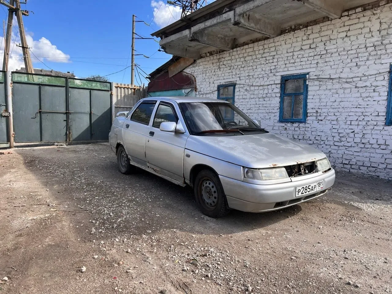 Продам ваз 2110. Двигатель 1.5 бензин (16кл),работает ровно,не троит ,не дымит. Коробка...