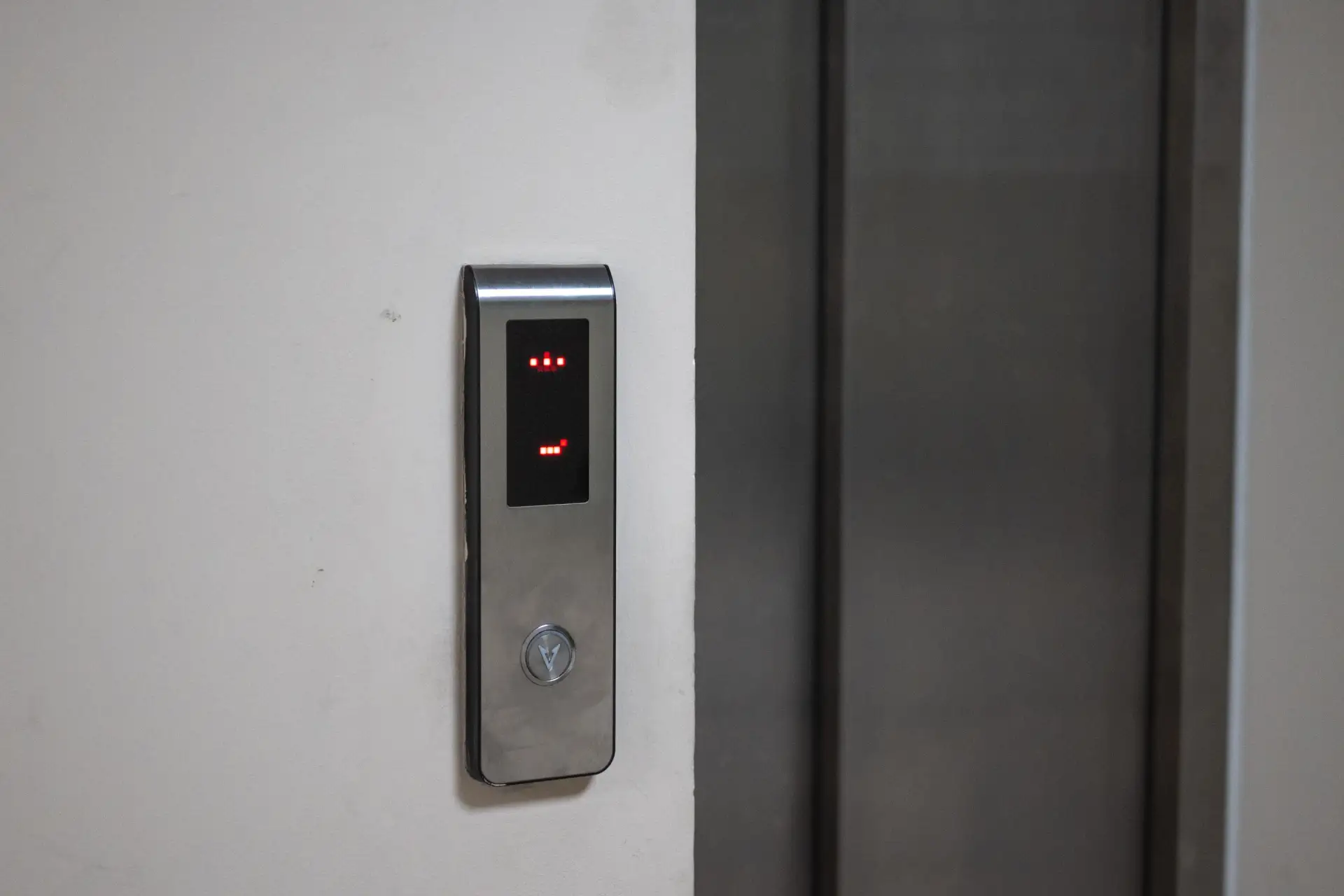 В Воронеже директора УК оштрафовали почти на 100 тысяч за неработавший 9 месяцев лифт