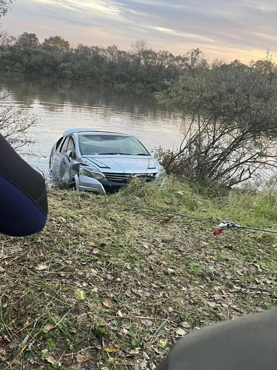 Автомобиль с погибшим подняли из Уссури