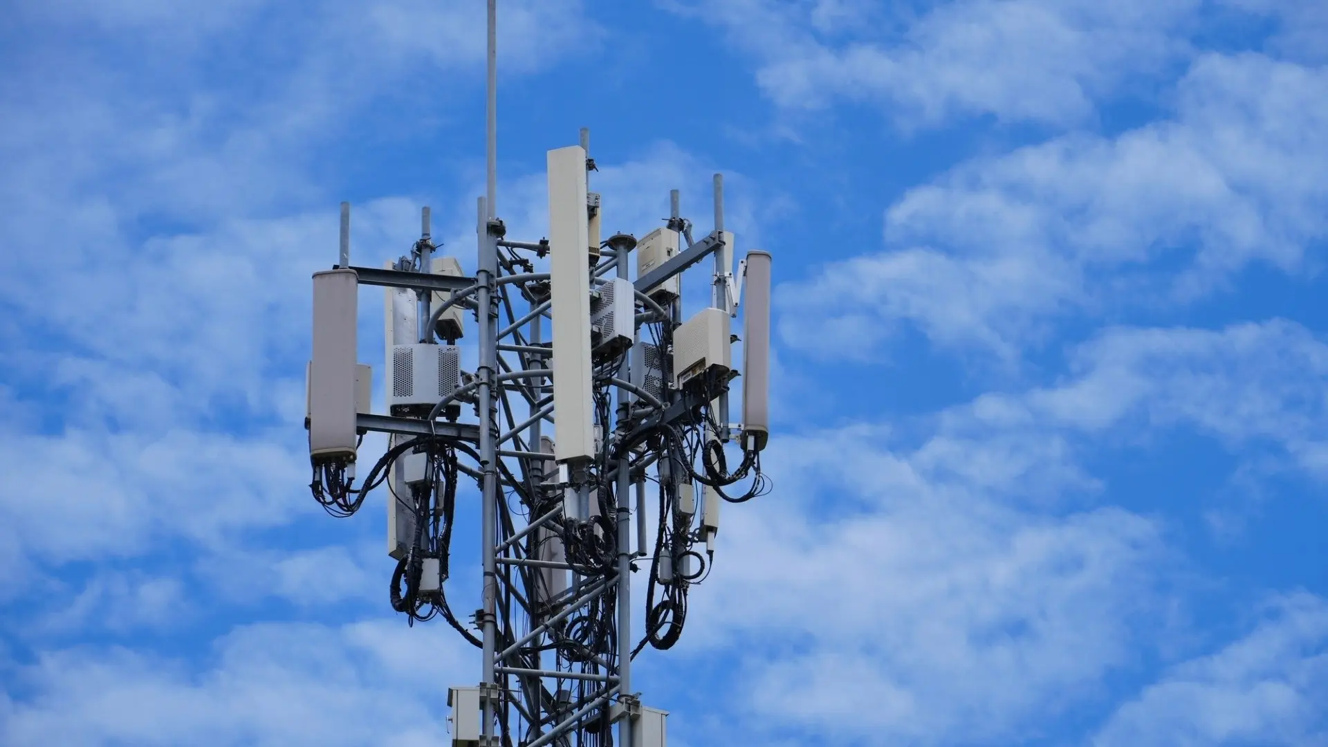 📡 Операторам связи — зелёный свет: в Перми усиливают контроль за доступом в МКД