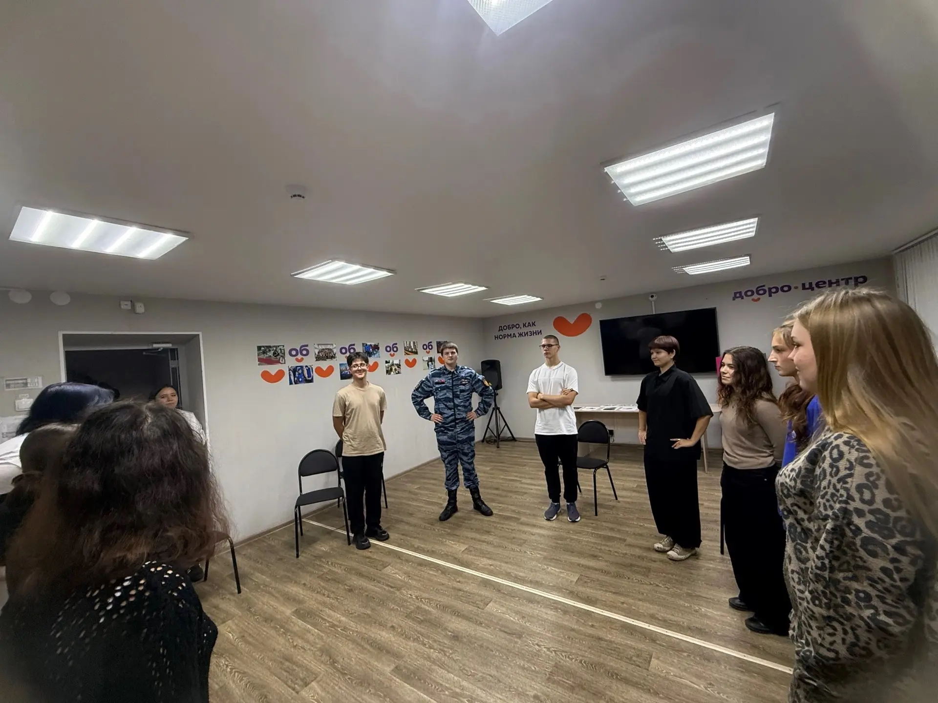 День открытых дверей в Добро.Центре МБУ "Молодёжный центр" г. Юрги" знакомимся с миром ...