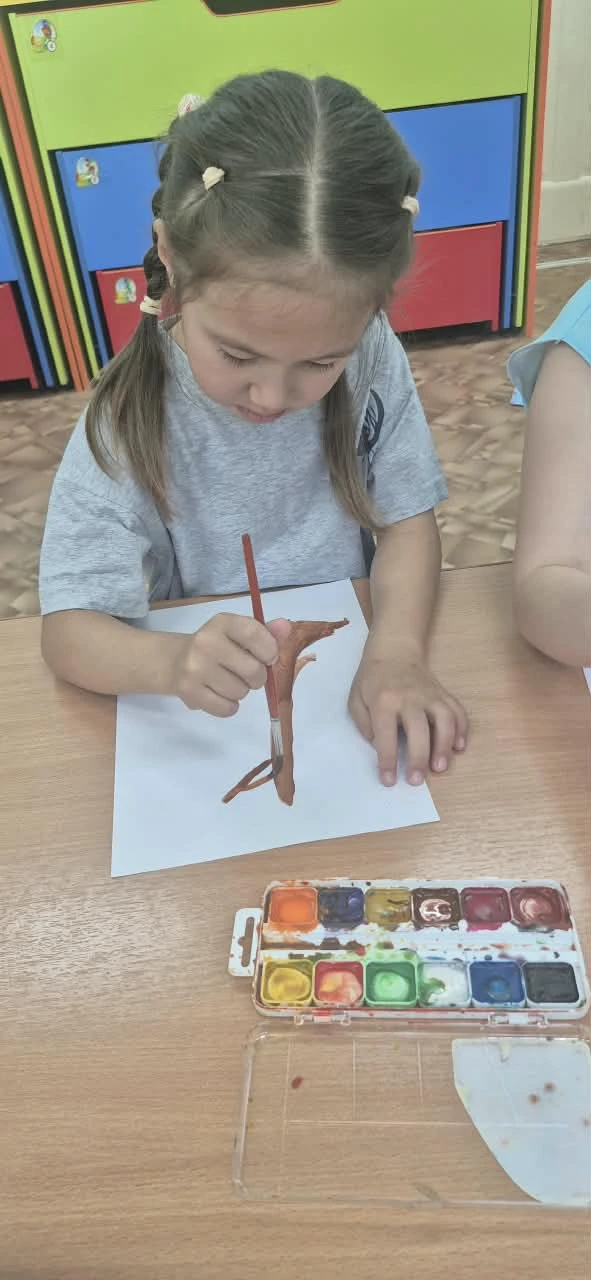 🍂 Золотая осень на бумаге: разноцветный листопад в группе «Солнышко»! 🎨🍁