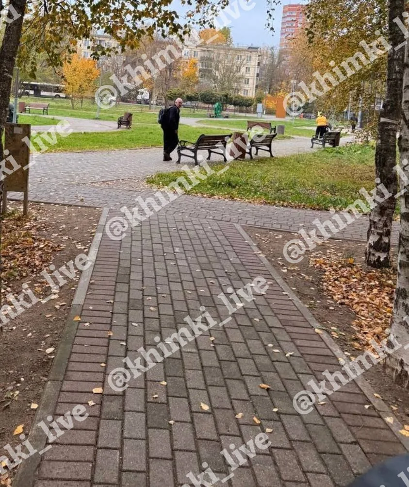 😳 Сегодня в парке Величко неадекватный мужчина толкнул девушку с коляской, которая спо...
