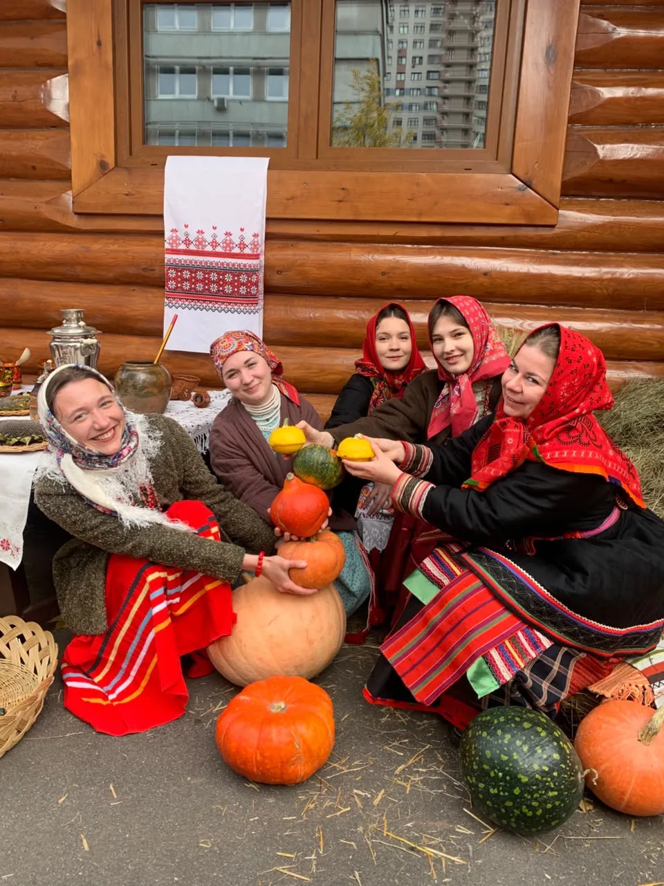 Многоголосным пением наш праздник украсил фольклорный ансамбль «Темный лён».