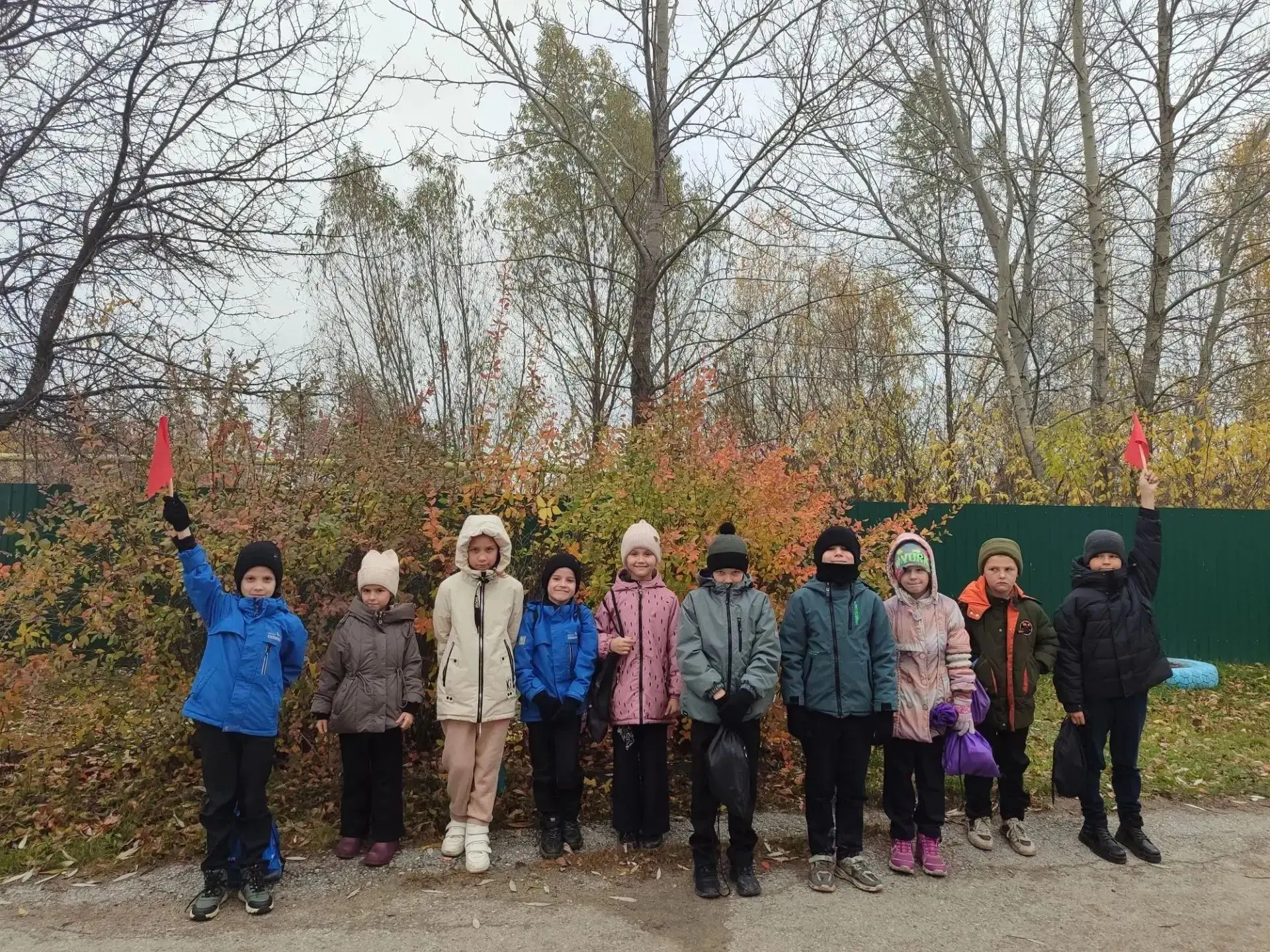 🌳 Осенняя прогулка во 2 „Б“: узнали, что такое листопад! 🍁🌳
