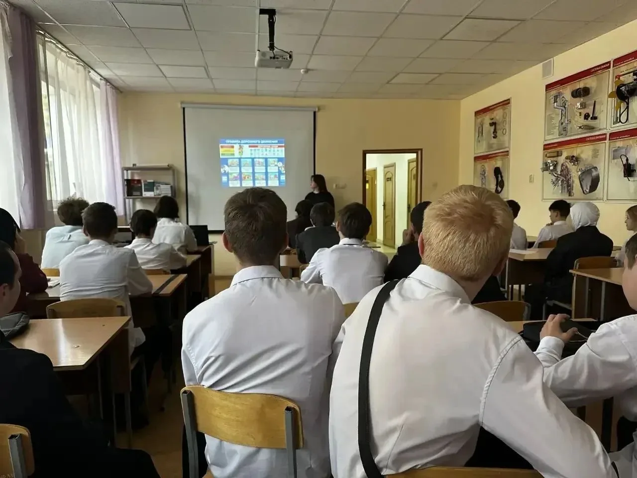 В Лениногорске для студентов колледжа провели классный час о правилах безопасности на д...