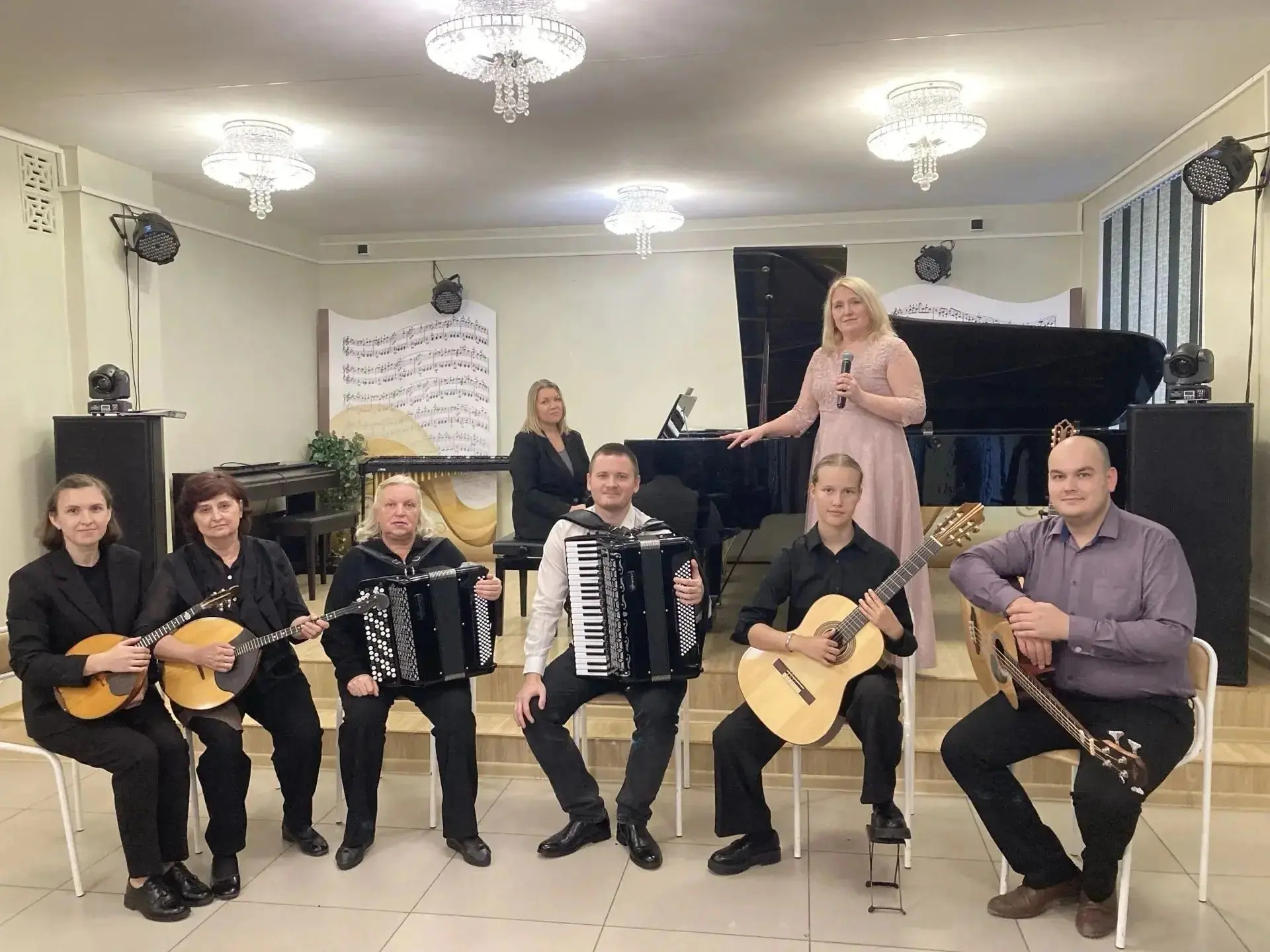 Подготовила и провела этот замечательный концерт, преподаватель фортепианного отделения...