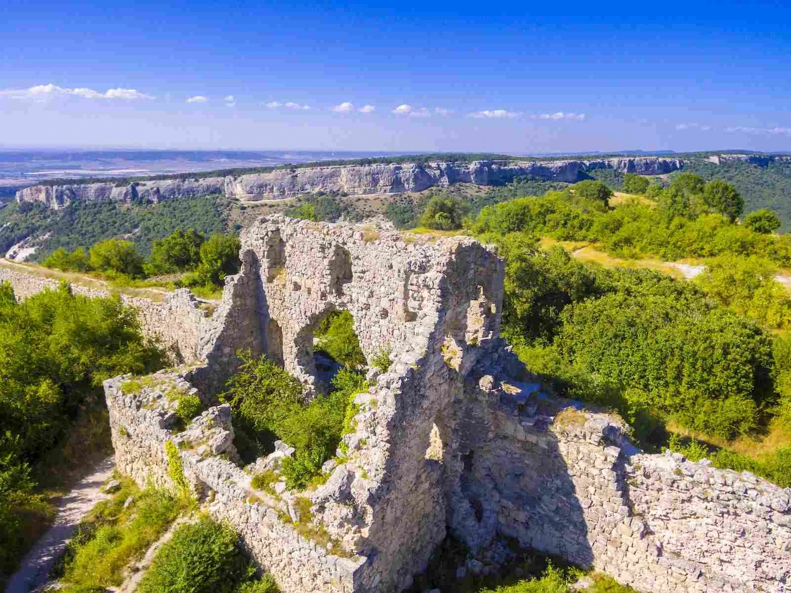 Цитадель (акрополь) на мысе Тешкли бурун — часть крепости Мангуп в Крыму. Она расположе...