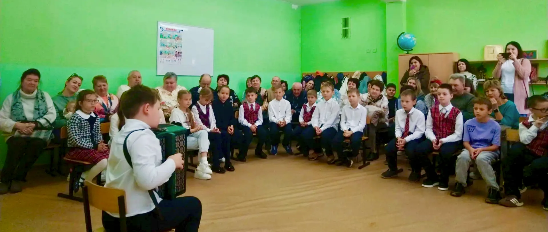 🥳«День бабушек и дедушек» — вот такое название праздника было в 3 «А» классе. 🥳