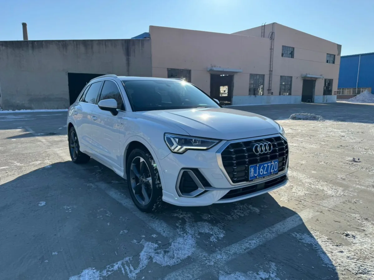 🇨🇳 Audi Q3 1.4 · 2021