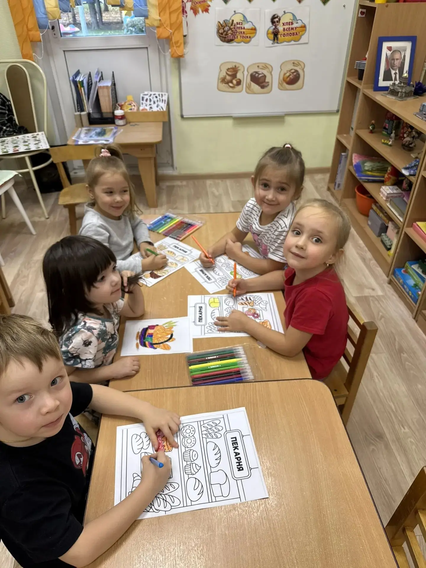 🌾🌾🌾Отмечаем День хлеба! Прочитали рассказ о пути зернышка от поля до стола, поговори...
