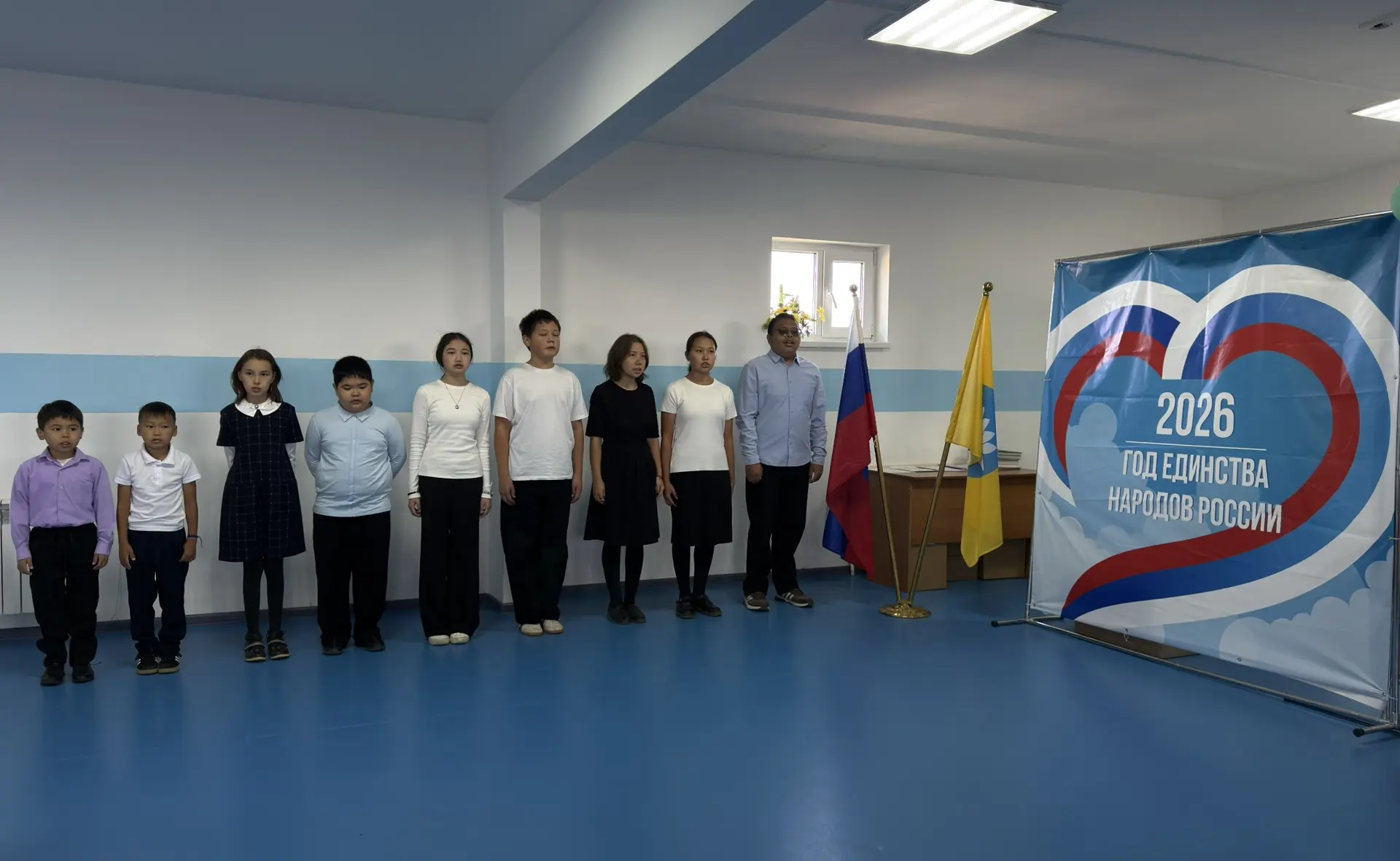⚪️ 28 сентября прошла торжественная линейка, которая началась с выноса флагов Российско...