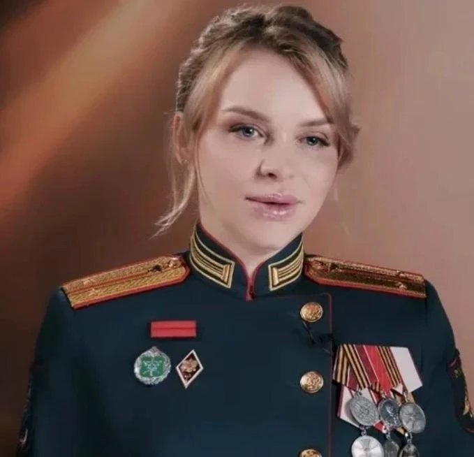Пока её сын на передовой, она спасает сыновей других матерей