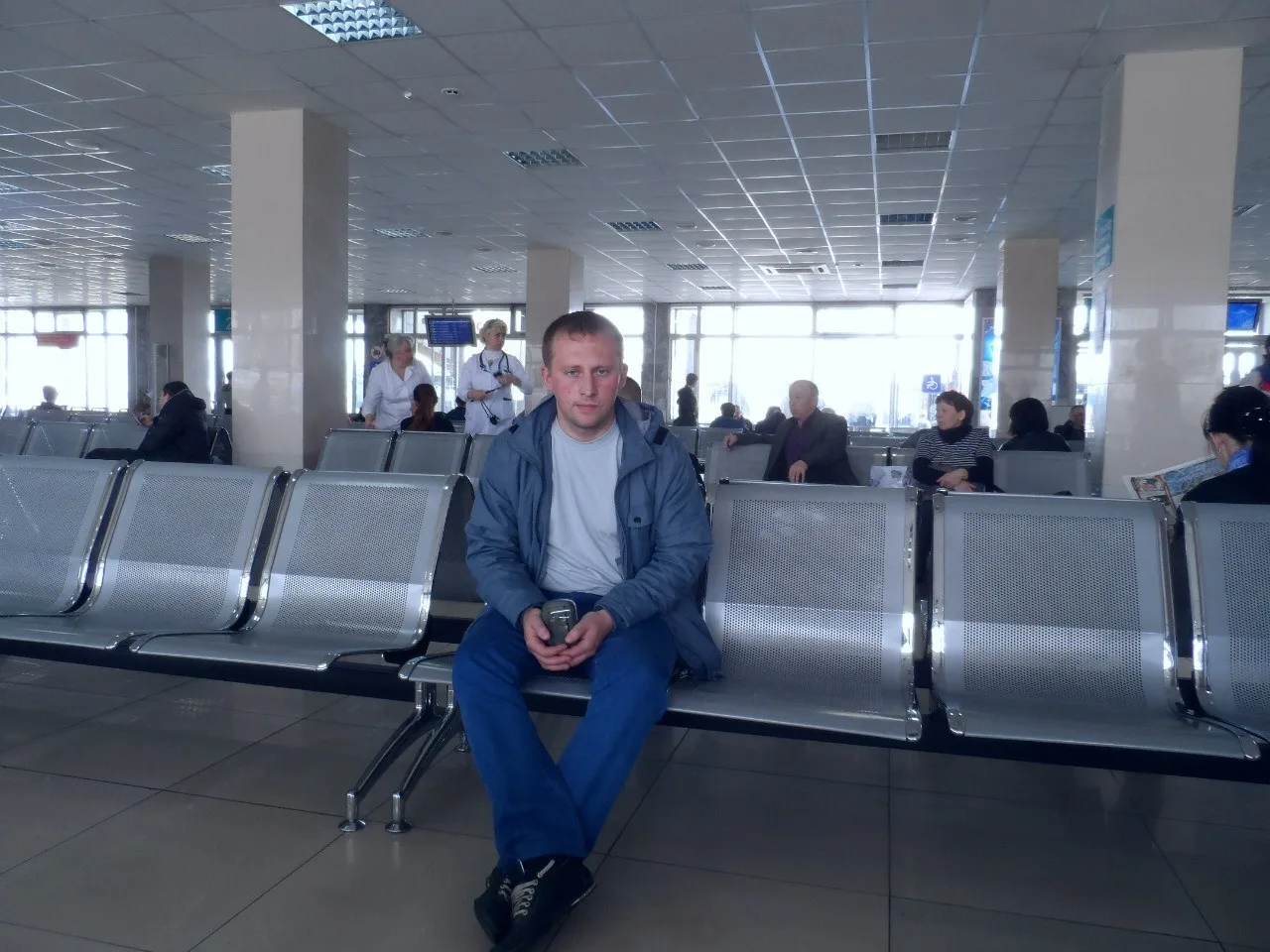 В Челябинской области неадекват избил незнакомца до потери сознания и положил его под м...