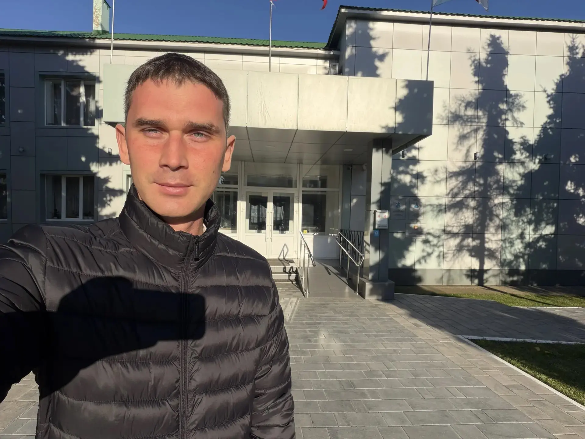 Вернулся из командировки в зону проведения Специальной военной операции в родной район ...
