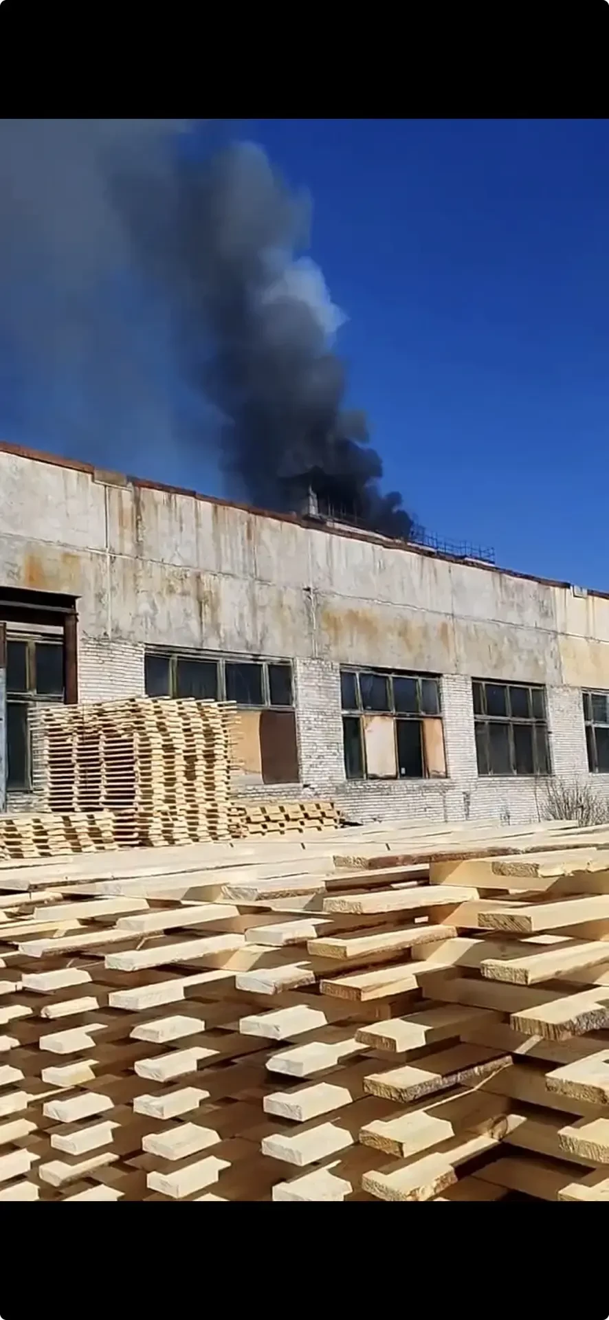 В Республике Коми оперативно ликвидировано возгорание на Княжпогостском заводе ДВП. Пре...