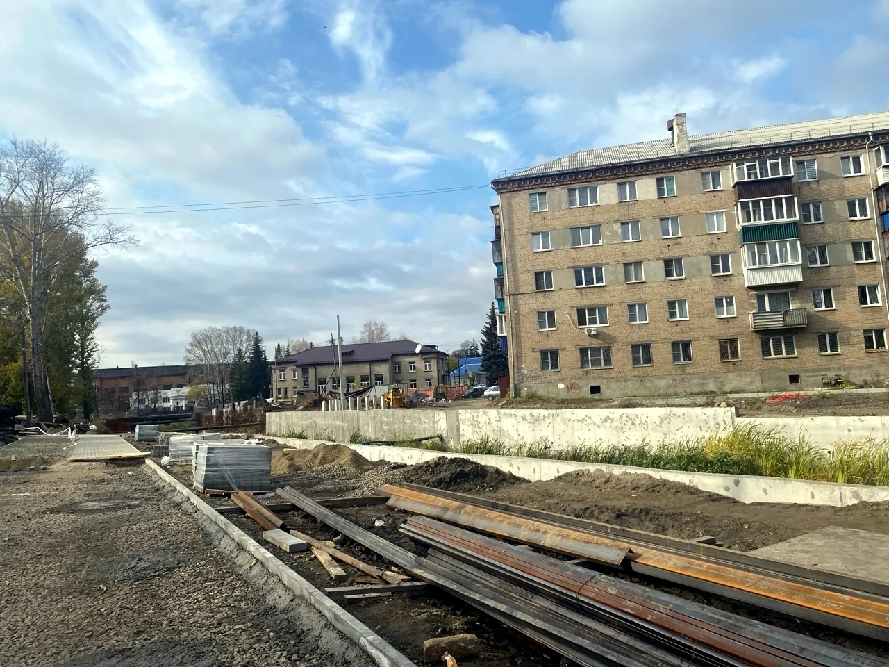 В Кыштыме продолжается благоустройство набережной