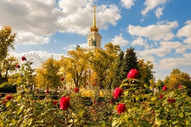 🍂 Лучшие места для осенних прогулок и фотосессий на ВДНХ
