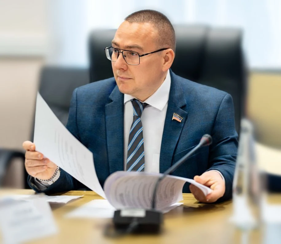 📣 От школьной парты к технологиям будущего: Андрей Крамар – о введении обязательного к...