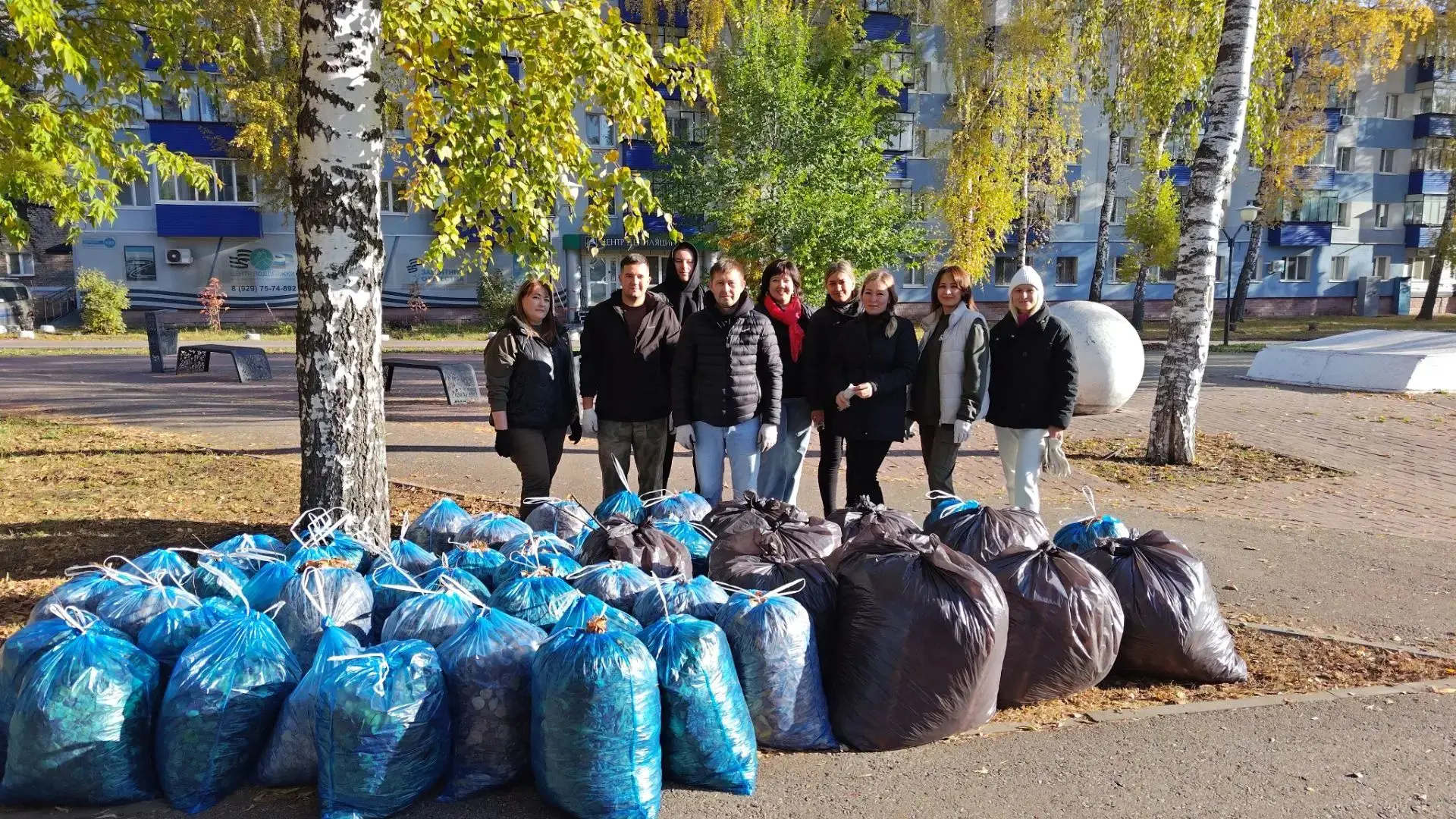 Сегодня прошёл очередной городской субботник. На уборку улиц, парков, скверов, набережн...