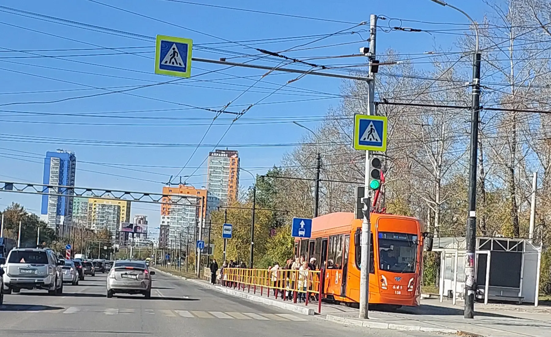 Я - в Хабаровске. Общественный транспорт оранжевого цвета)))