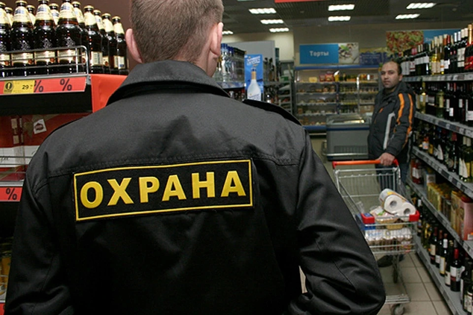 Охранник изнасиловал 11-летнего мальчика за неоплаченные сладости